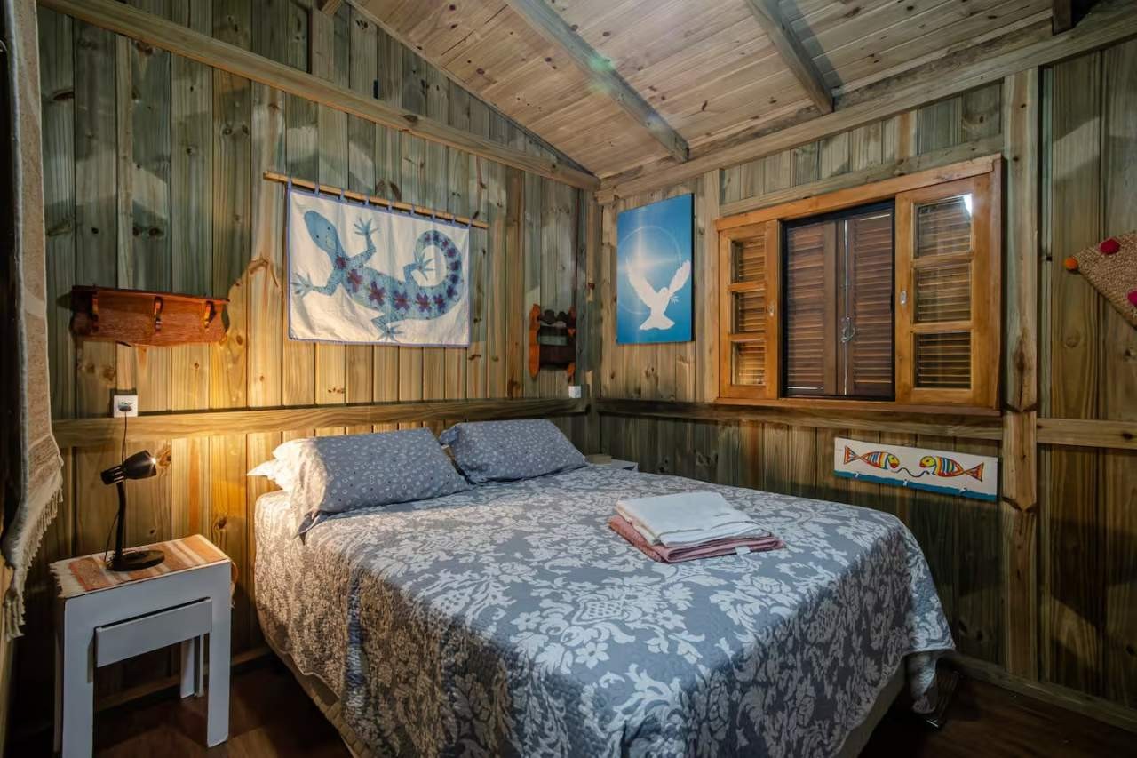 Quarto Queen do Chalé Siriú em Garopaba